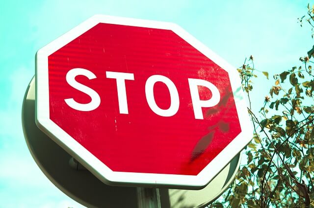 Znak drogowy stop